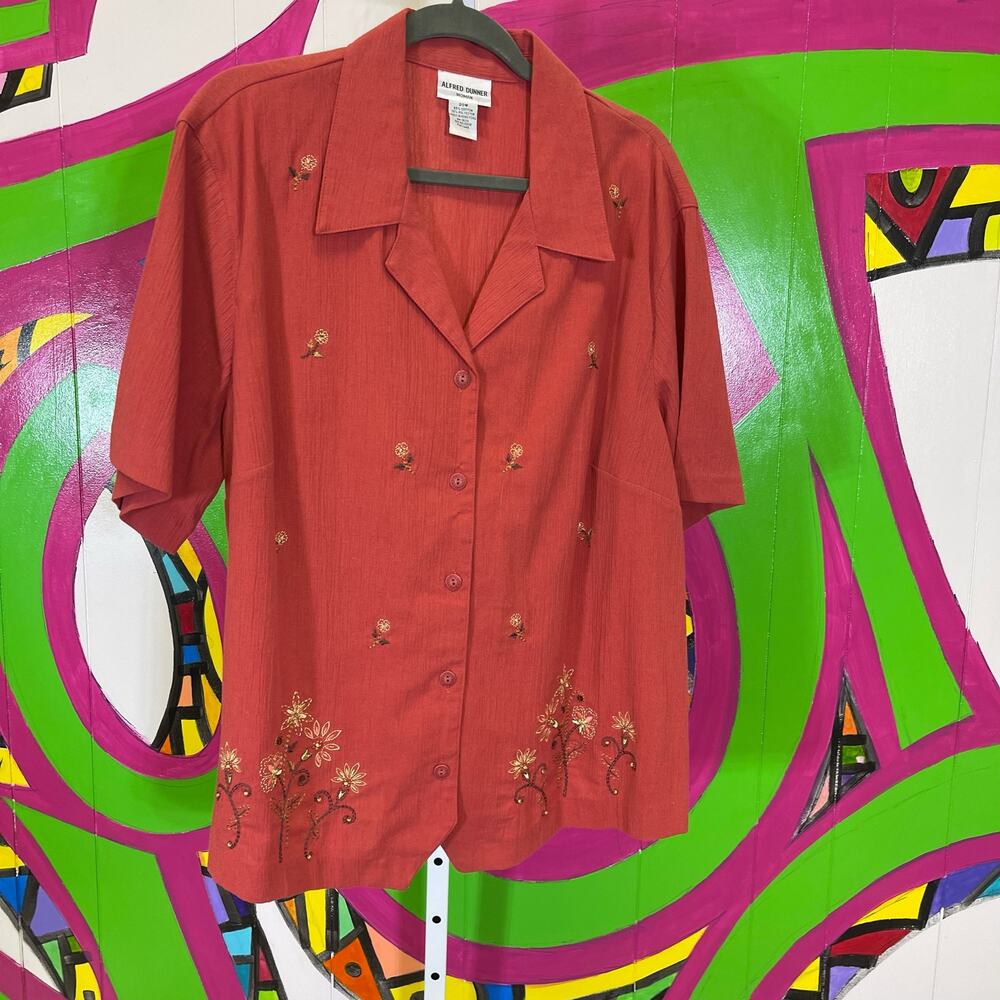 Alfred Dunner Woman, Embroidered Button Up Shirt. Size 20W. Excellent condition!